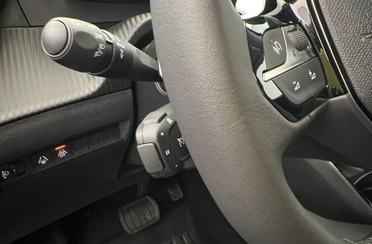 PEUGEOT 2008 SUV Essence