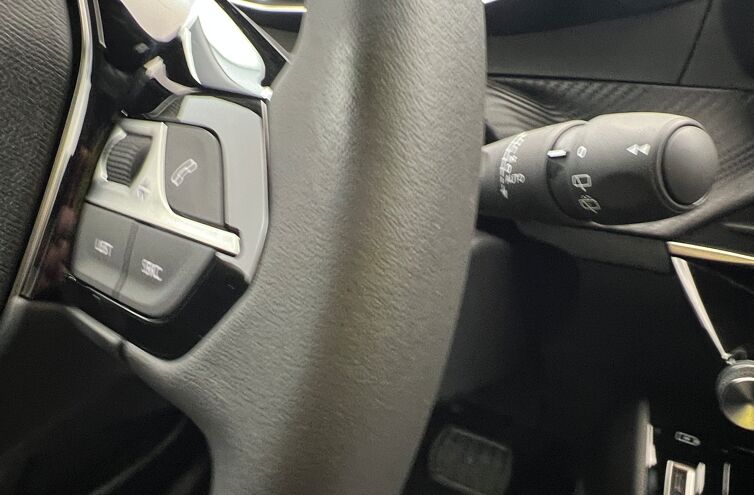 PEUGEOT 2008 SUV Essence