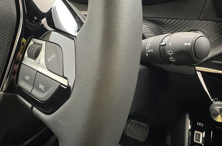 PEUGEOT 2008 SUV Essence