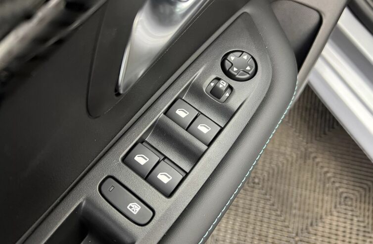 PEUGEOT 208 Citadine Essence