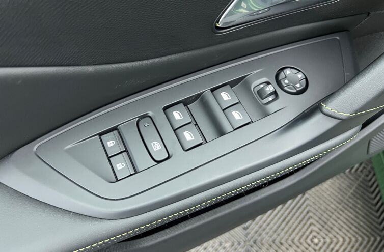 PEUGEOT 308 Berline Essence