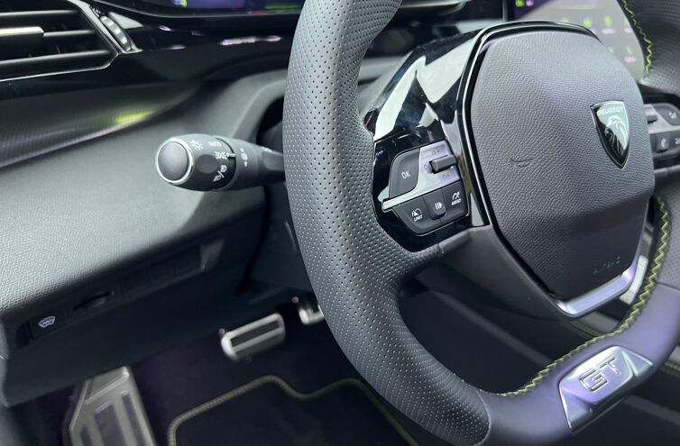 PEUGEOT 308 Berline Essence