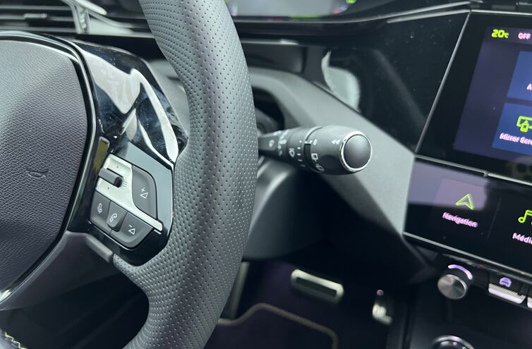 PEUGEOT 308 Berline Essence