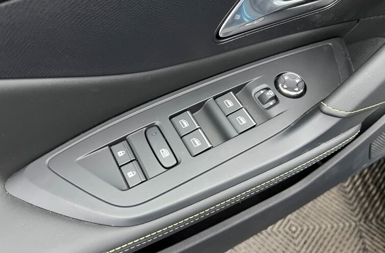 PEUGEOT 408 Nouvelle Berline Hybride rechargeable Essence