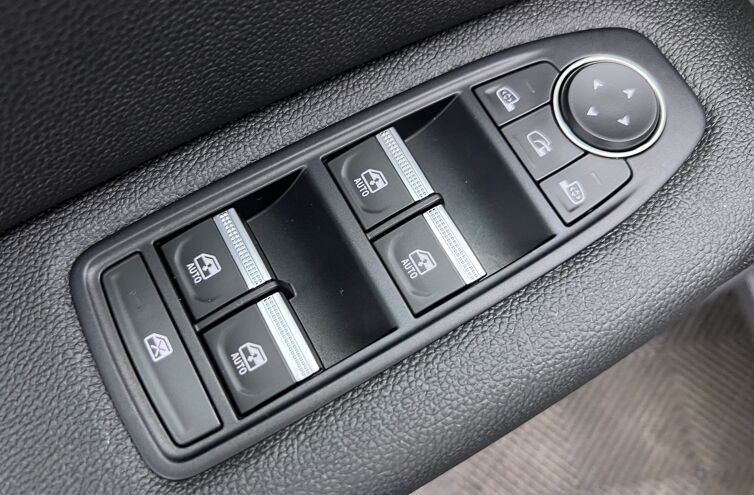 RENAULT Captur SUV Hybride rechargeable Essence
