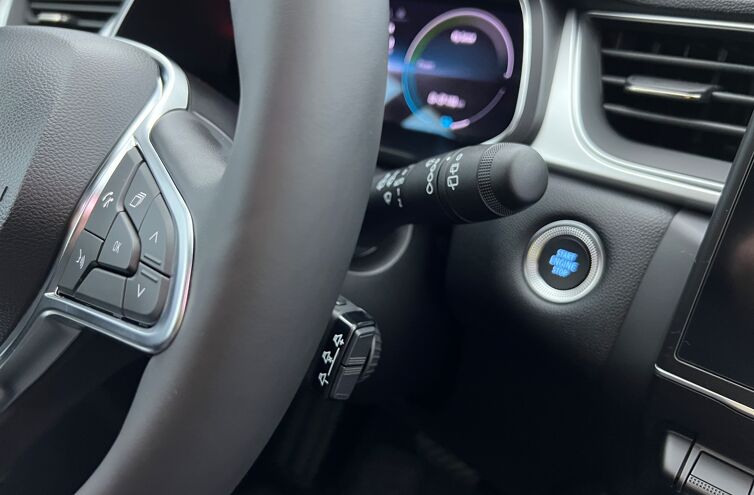 RENAULT Captur SUV Hybride rechargeable Essence