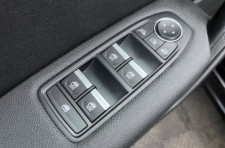 RENAULT Captur SUV Hybride rechargeable Essence