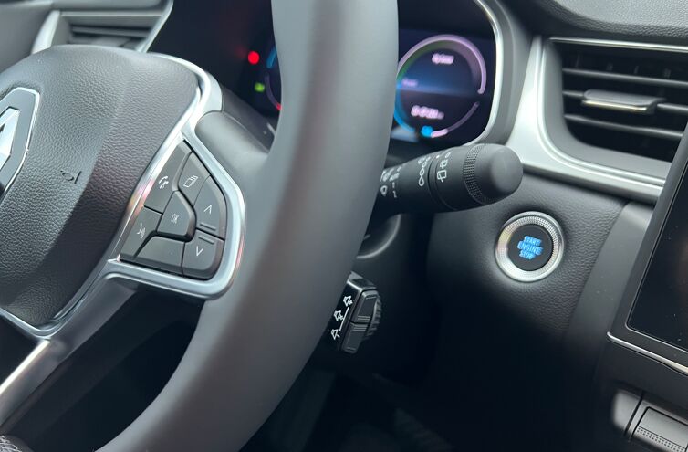 RENAULT Captur SUV Hybride rechargeable Essence