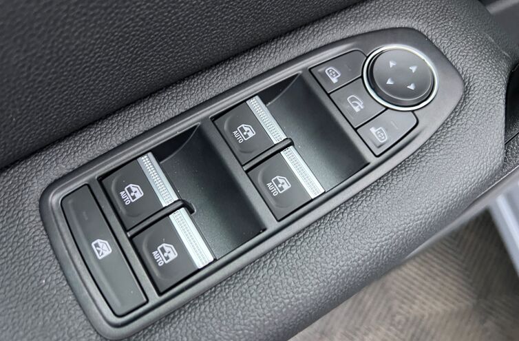 RENAULT Captur SUV Hybride rechargeable Essence