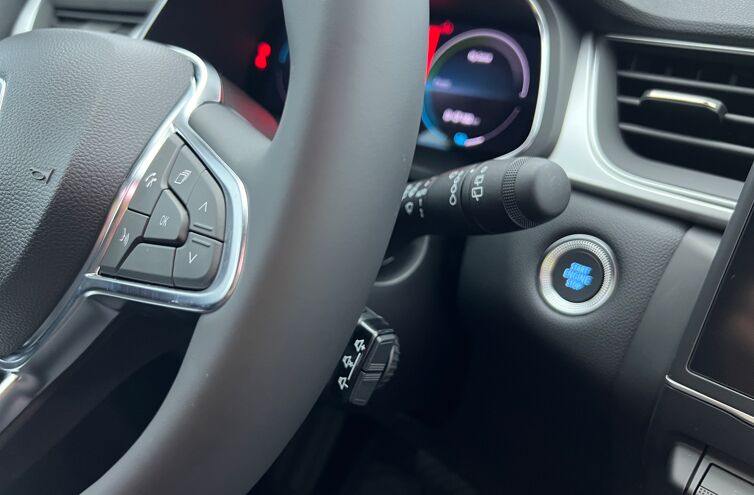 RENAULT Captur SUV Hybride rechargeable Essence
