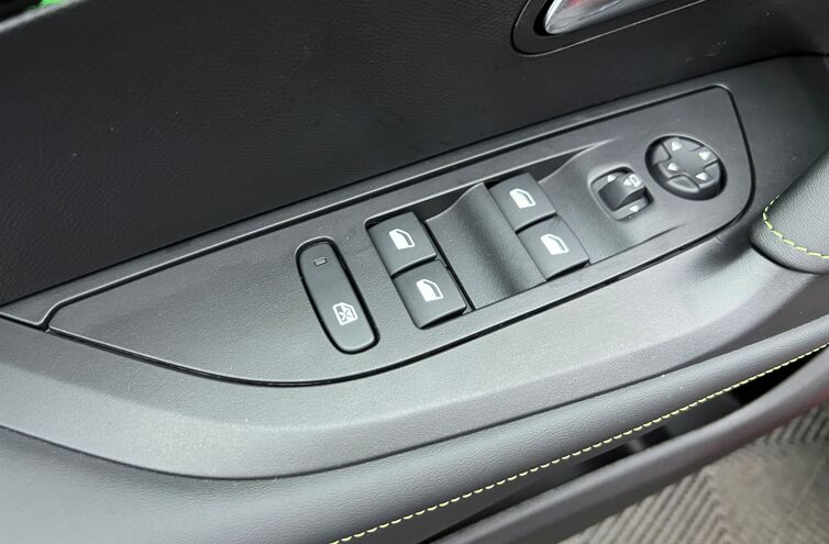 PEUGEOT 2008 SUV Essence