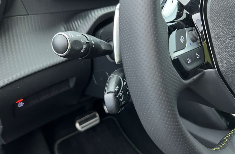 PEUGEOT 2008 SUV Essence