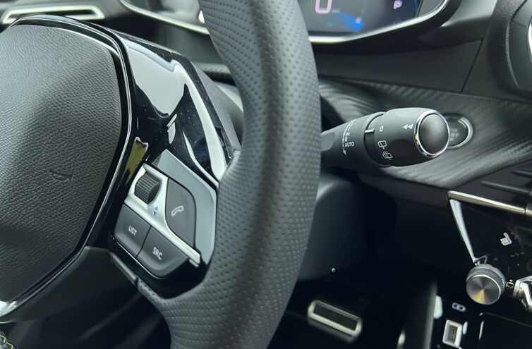 PEUGEOT 2008 SUV Essence