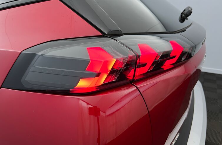 PEUGEOT 2008 SUV Essence