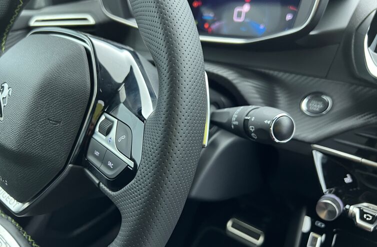 PEUGEOT 2008 SUV Essence