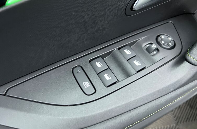 PEUGEOT 2008 SUV Essence