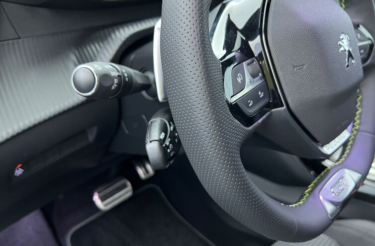 PEUGEOT 2008 SUV Essence