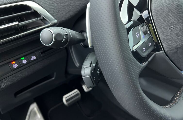 PEUGEOT 3008 SUV Essence