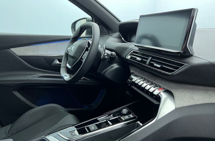 PEUGEOT 3008 SUV Essence