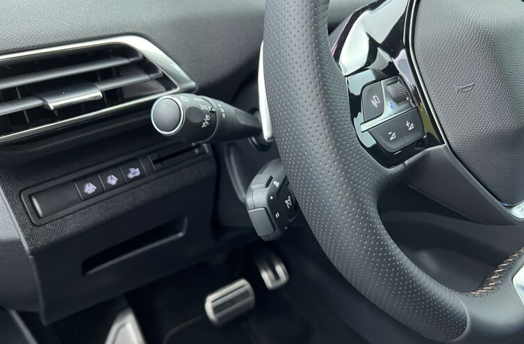 PEUGEOT 3008 SUV Essence