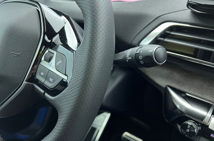 PEUGEOT 3008 SUV Essence