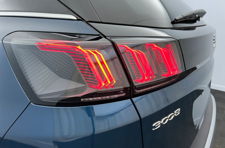 PEUGEOT 3008 SUV Essence