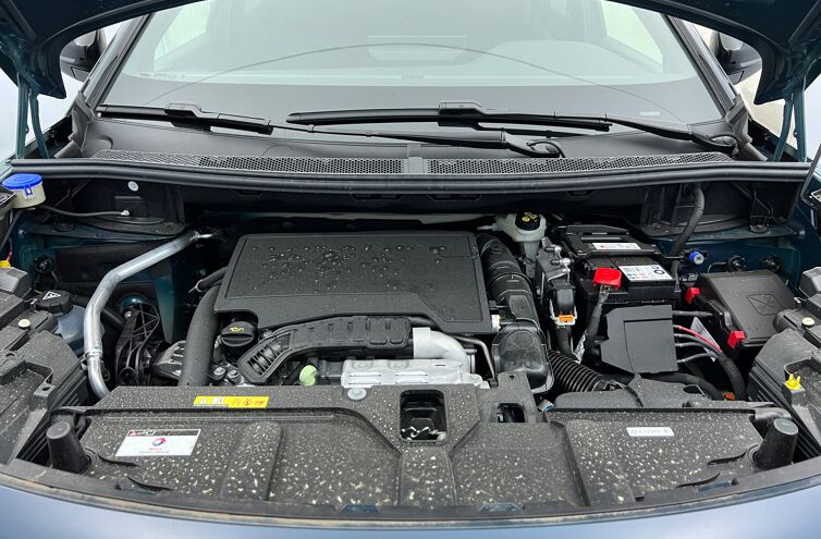 PEUGEOT 3008 SUV Essence