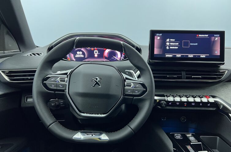 PEUGEOT 3008 SUV Essence