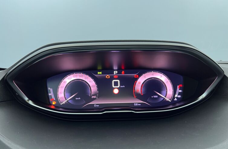 PEUGEOT 3008 SUV Essence