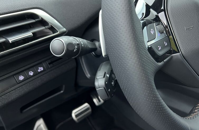 PEUGEOT 3008 SUV Essence