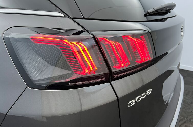PEUGEOT 3008 SUV Essence