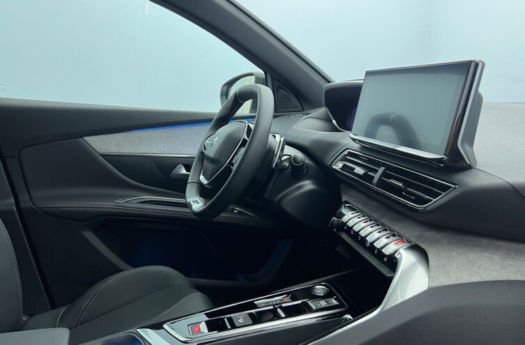 PEUGEOT 5008 SUV Essence