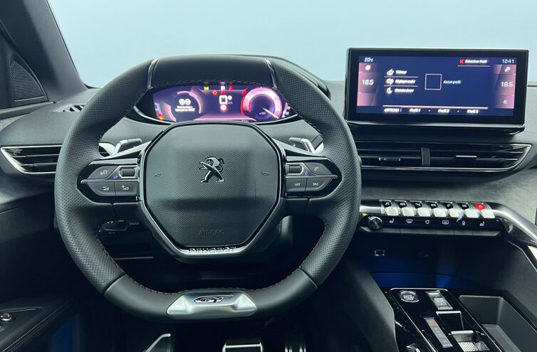 PEUGEOT 5008 SUV Essence