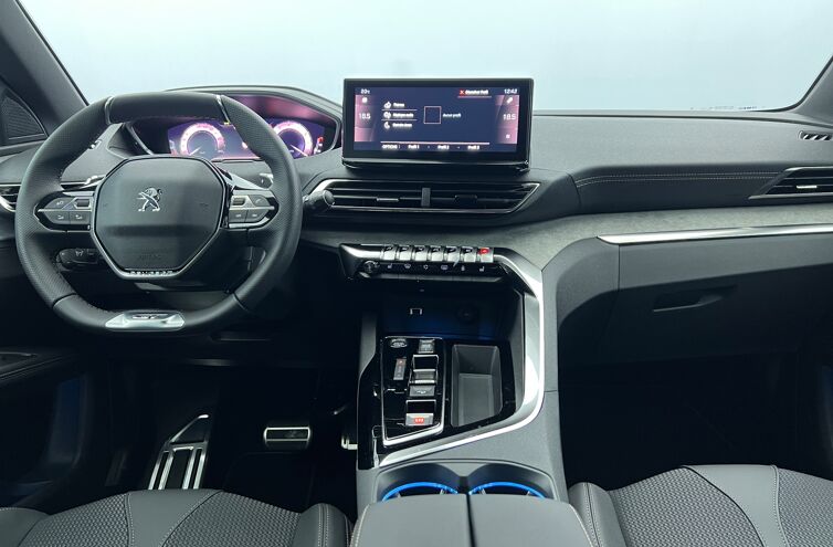 PEUGEOT 5008 SUV Essence