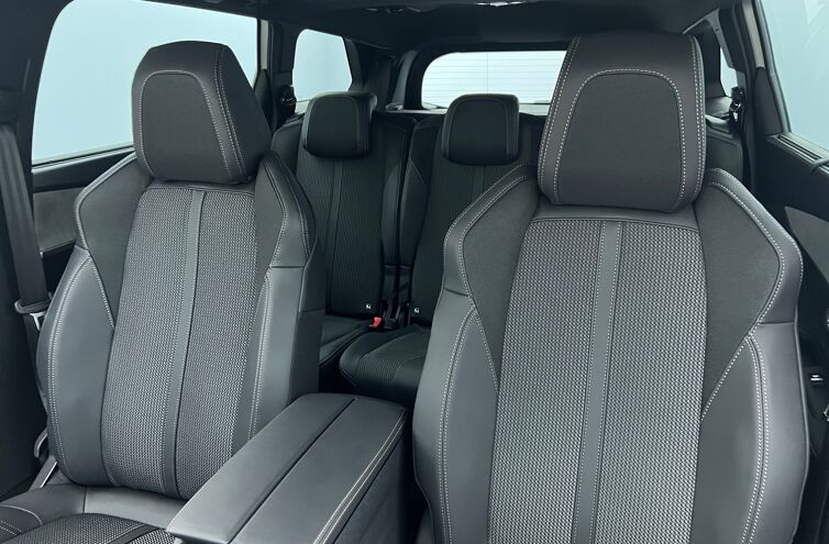 PEUGEOT 5008 SUV Essence