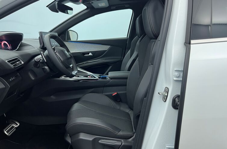PEUGEOT 5008 SUV Essence