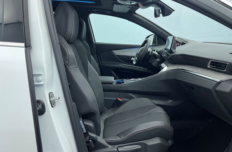 PEUGEOT 5008 SUV Essence