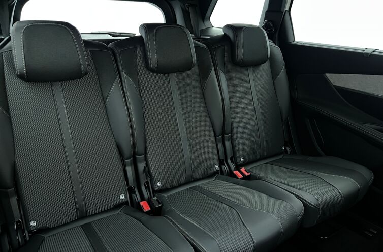PEUGEOT 5008 SUV Essence
