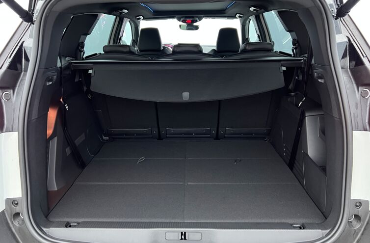 PEUGEOT 5008 SUV Essence