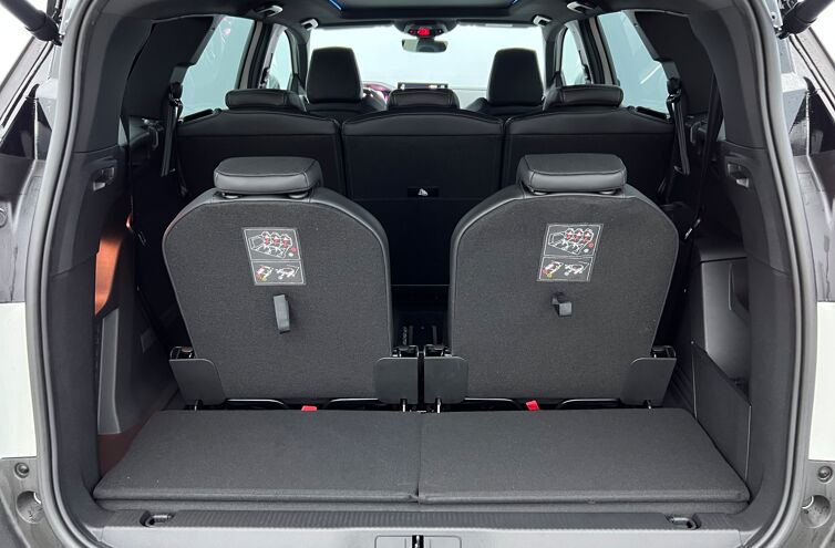 PEUGEOT 5008 SUV Essence