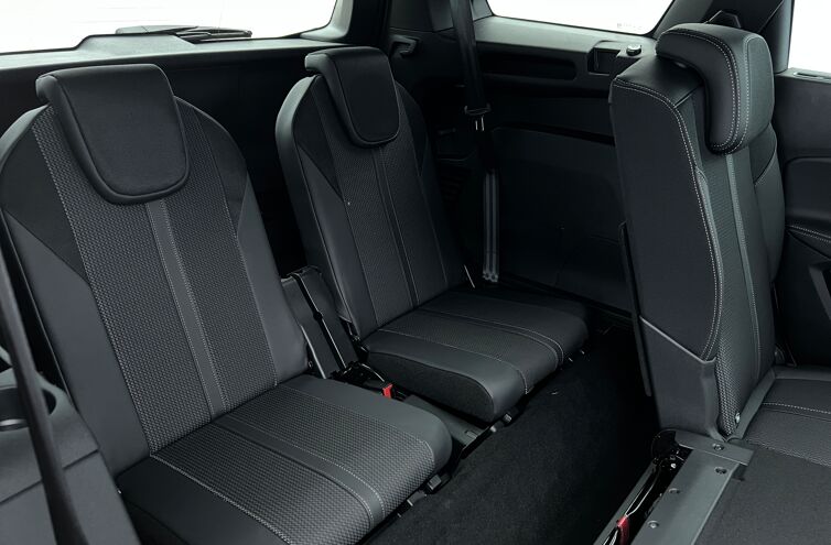 PEUGEOT 5008 SUV Essence