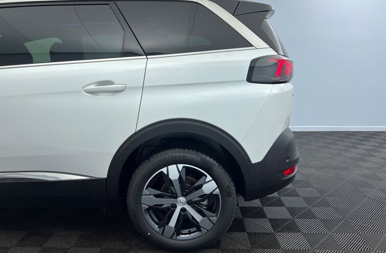 PEUGEOT 5008 SUV Essence