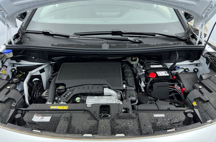 PEUGEOT 5008 SUV Essence