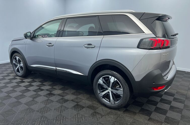 PEUGEOT 5008 SUV Essence