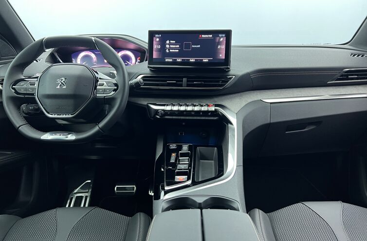PEUGEOT 5008 SUV Essence