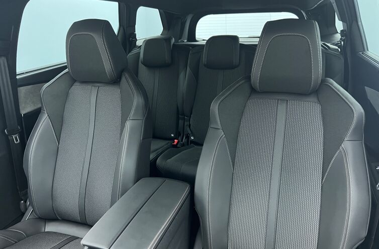 PEUGEOT 5008 SUV Essence