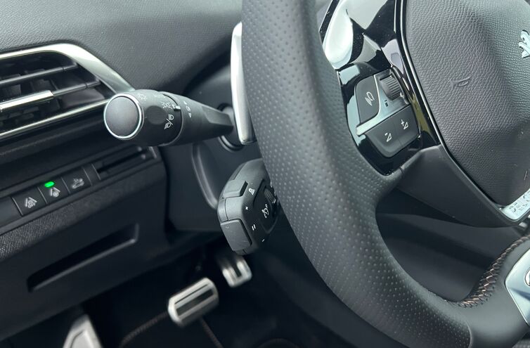 PEUGEOT 5008 SUV Essence