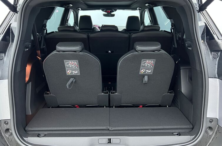 PEUGEOT 5008 SUV Essence