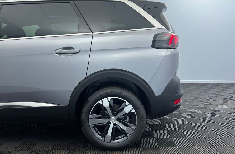 PEUGEOT 5008 SUV Essence