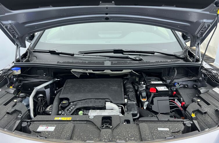 PEUGEOT 5008 SUV Essence